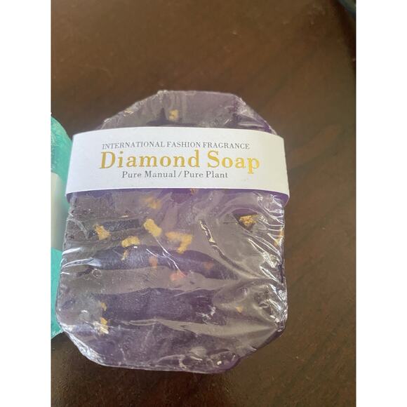 Diamond Soap 3.5oz Golden Foil Rhombic Perfume Soap Moisturizing - Picture 3 of 4